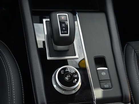 Used 2024 Mitsubishi Outlander SE image 16