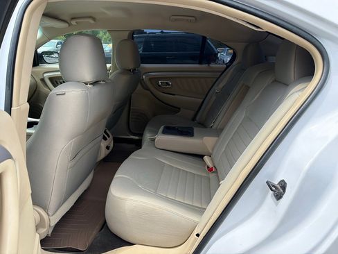 Used 2018 Ford Taurus SE FWD image 12