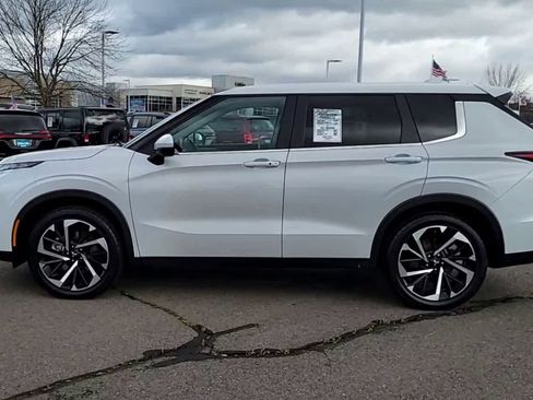 Used 2024 Mitsubishi Outlander SE image 5