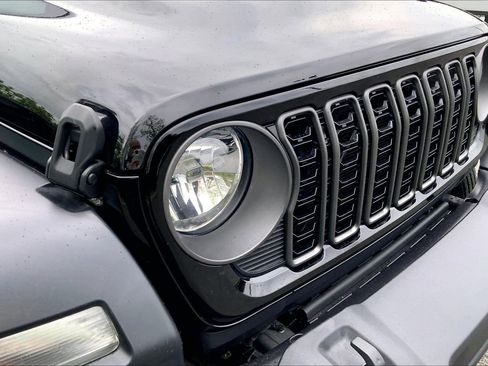 Certified 2024 Jeep Wrangler Unlimited Sport AWD/4WD image 22