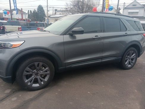 Used 2022 Ford Explorer XLT w/ Equipment Group 202A image 7