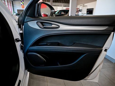 Used 2023 Alfa Romeo Stelvio Veloce image 28