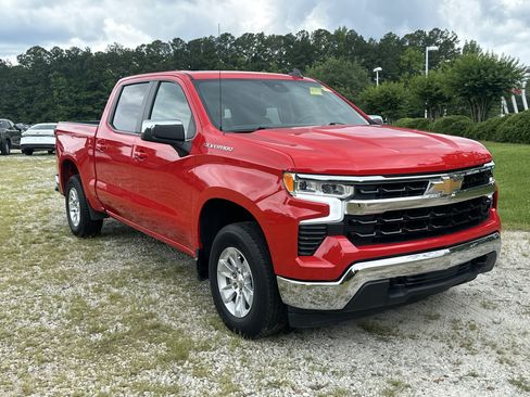Used 2025 Chevrolet Silverado 1500 LT AWD/4WD image 3