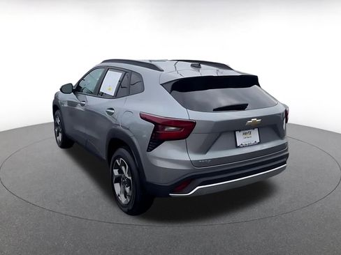 Used 2025 Chevrolet Trax LT image 11