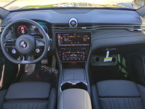 New 2025 Maserati Grecale GT image 14