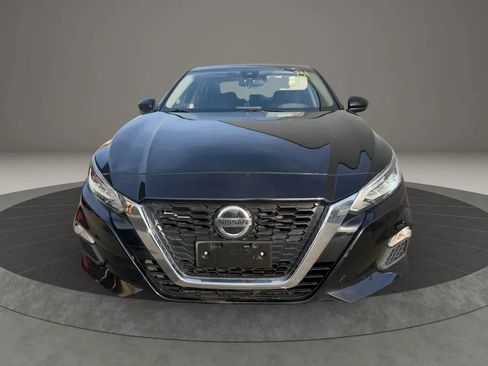 Used 2021 Nissan Altima 2.5 SV FWD image 2