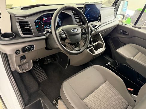 Used 2024 Ford Transit 350 XLT image 4