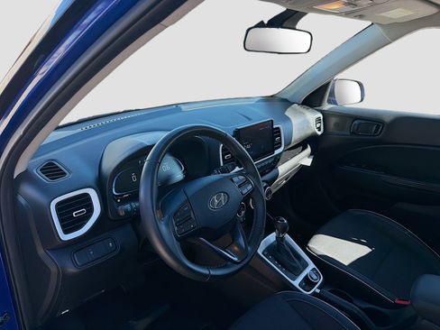 Used 2024 Hyundai Venue Limited image 9