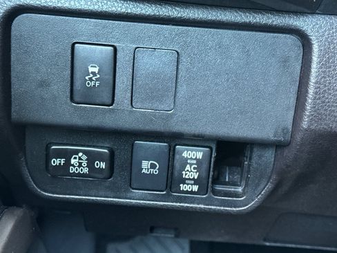 Certified 2023 Toyota Tacoma TRD Off-Road w/ Black Out Package (TMS) AWD/4WD image 31