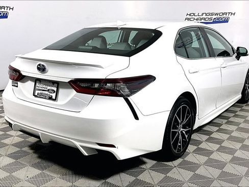 Used 2024 Toyota Camry SE FWD image 9