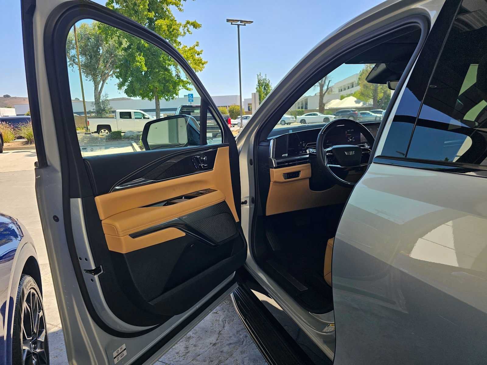 Used 2025 Cadillac Escalade IQ Luxury 2 AWD/4WD image 22