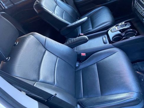 Used 2018 Honda Pilot Touring image 17