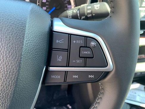 New 2026 Toyota Highlander XLE image 18