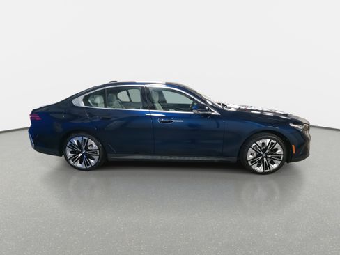 New 2026 BMW 530i w/ Premium Package image 4