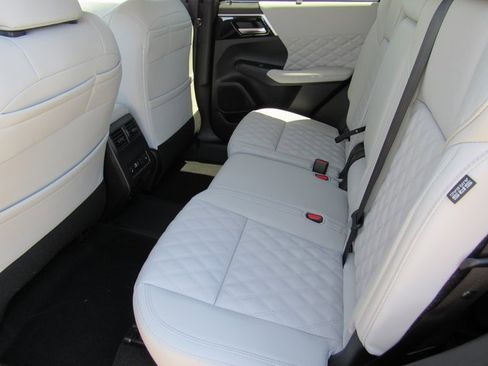 New 2025 Mitsubishi Outlander SEL image 9