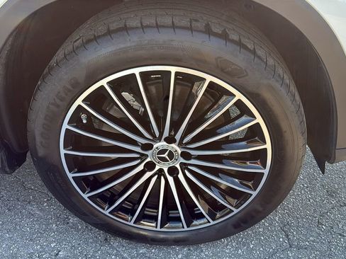 Used 2025 Mercedes-Benz GLC 300 image 10