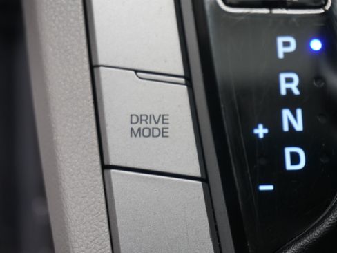Used 2018 Hyundai Elantra SE FWD image 19