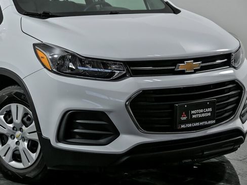 Used 2018 Chevrolet Trax LS image 2