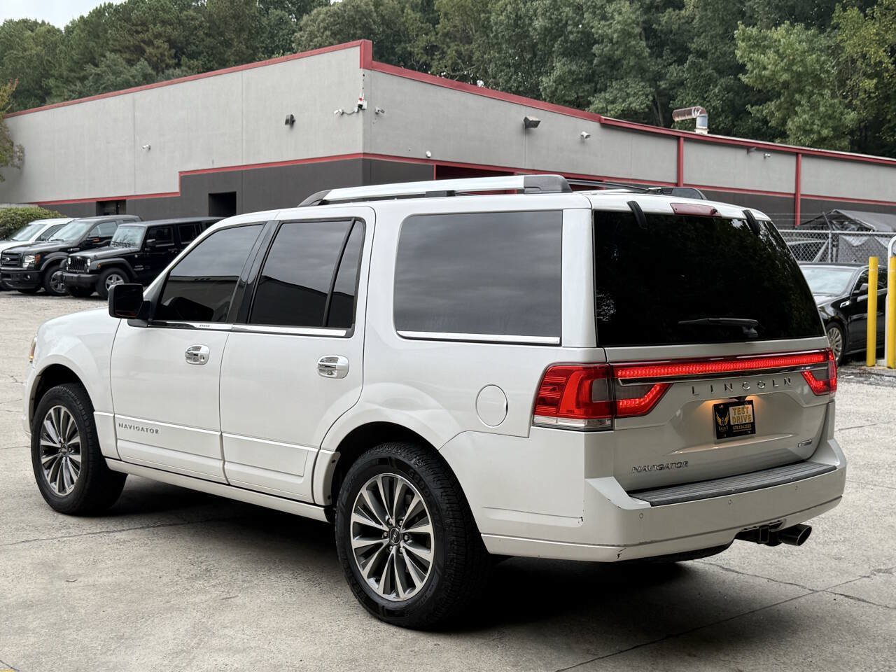 Used 2015 Lincoln Navigator 2WD image 10