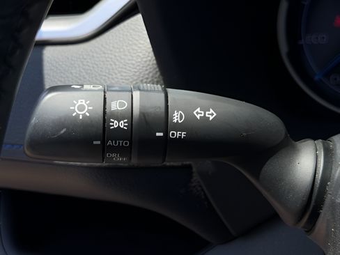 Used 2019 Toyota RAV4 XSE AWD/4WD image 18