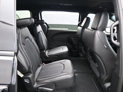 New 2026 Chrysler Pacifica Select w/ S Appearance Package image 41