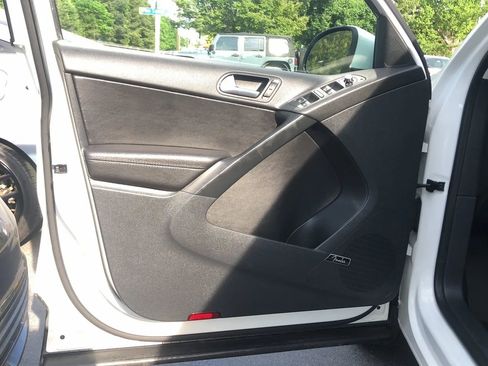 Used 2015 Volkswagen Tiguan SEL image 17