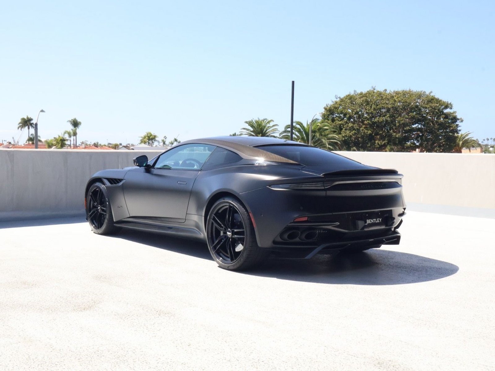 Used 2021 Aston Martin DBS Superleggera RWD image 3