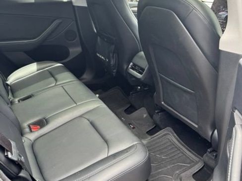 Used 2024 Tesla Model Y Long Range RWD image 11