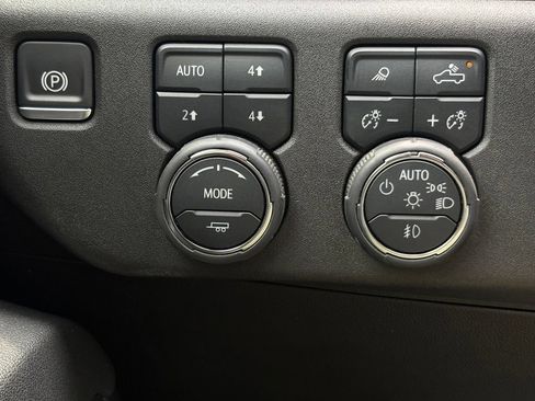 Used 2025 Chevrolet Silverado 1500 High Country w/ Z71 Off-Road Package AWD/4WD image 30
