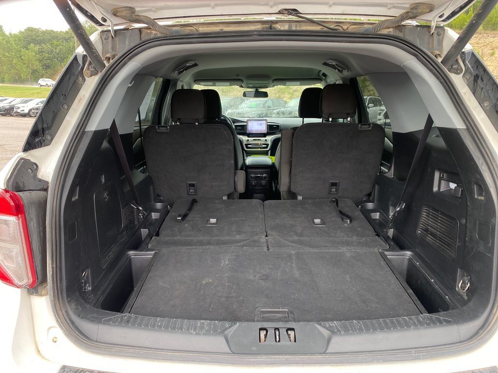 Used 2023 Ford Explorer XLT AWD/4WD image 49