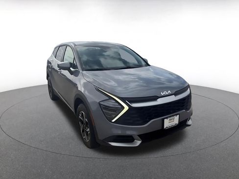 Used 2025 Kia Sportage LX image 3