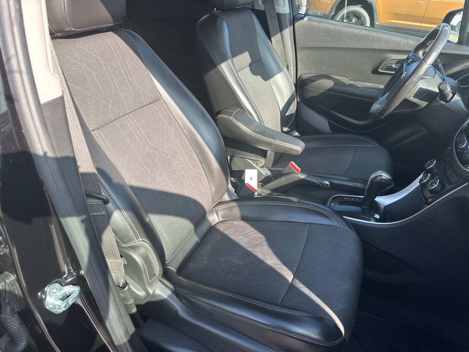 Used 2020 Chevrolet Trax LT w/ LT Convenience Package FWD image 18