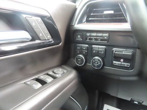Used 2025 Chevrolet Suburban Z71 w/ Z71 Off-Road Package AWD/4WD image 35
