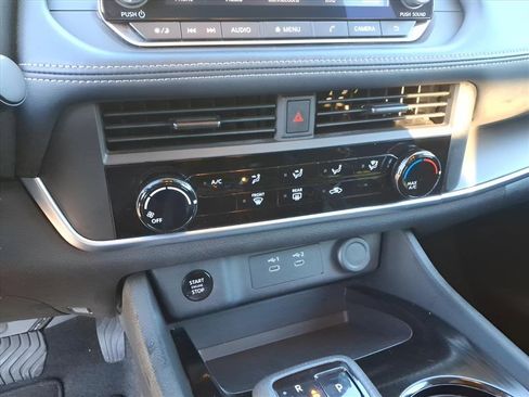 Used 2024 Nissan Rogue S image 15