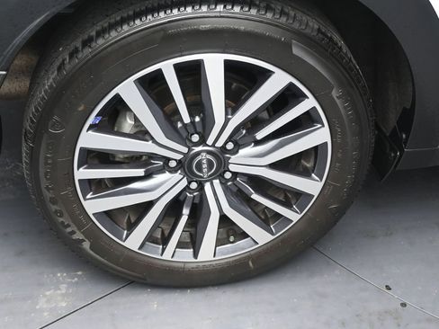 Used 2023 Nissan Kicks SV image 5