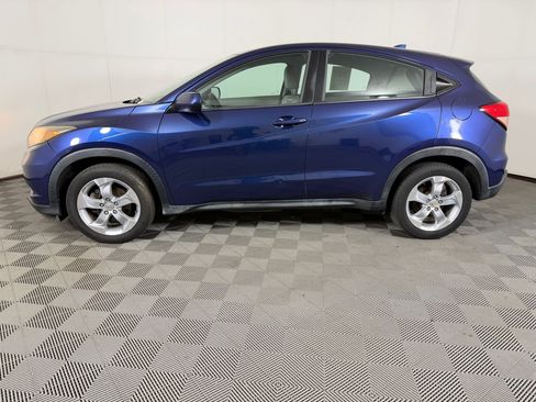 Used 2016 Honda HR-V LX image 2
