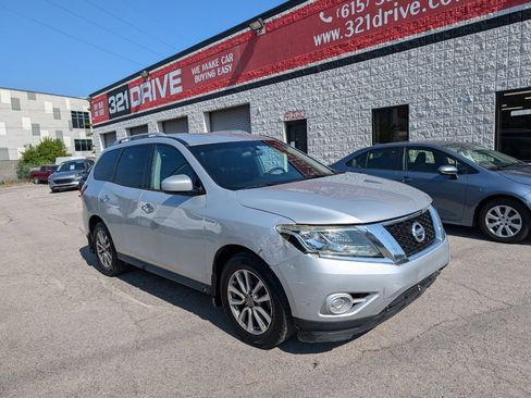 Used 2016 Nissan Pathfinder S FWD image 2