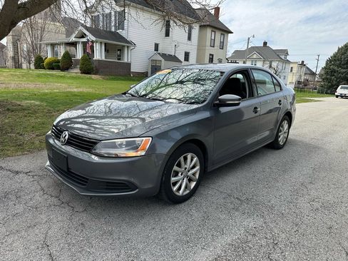 Used 2012 Volkswagen Jetta SE image 3