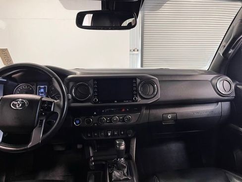 Used 2021 Toyota Tacoma TRD Off-Road w/ TRD Premium Off Road Package AWD/4WD image 19