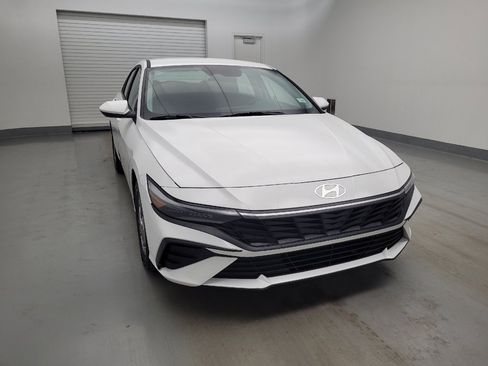 Used 2024 Hyundai Elantra SE FWD image 14