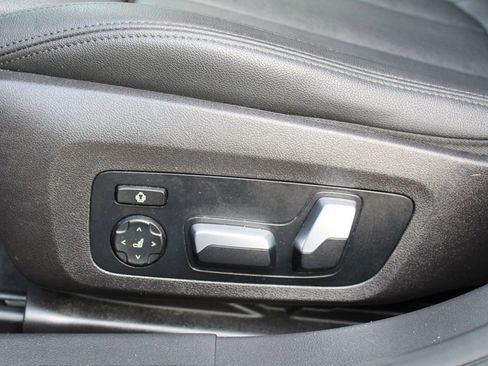 Used 2020 BMW 330i Sedan w/ Convenience Package RWD image 34