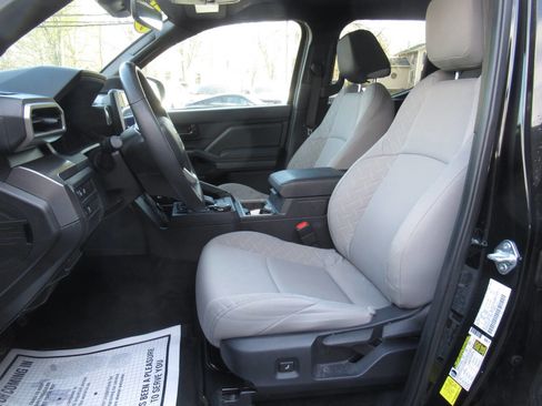 Used 2024 Toyota Tacoma SR5 AWD/4WD image 20