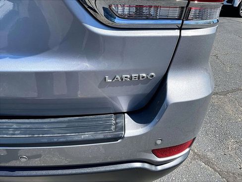 Used 2021 Jeep Grand Cherokee Laredo AWD/4WD image 30