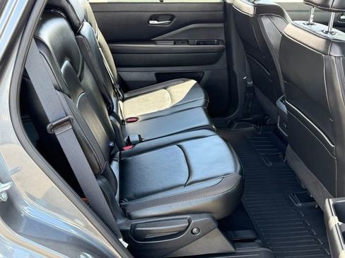 Certified 2025 Nissan Pathfinder SL image 26