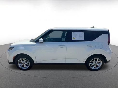 Used 2025 Kia Soul LX w/ LX Technology Package FWD image 9