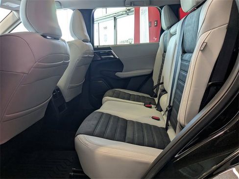 New 2025 Mitsubishi Outlander SE image 11