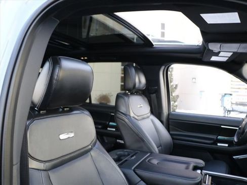 Used 2025 Ford Expedition Max Platinum w/ Stealth Appearance Package image 9