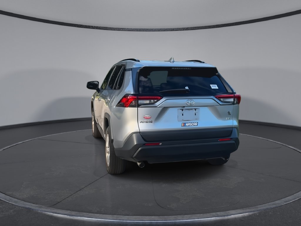 Used 2021 Toyota RAV4 LE FWD image 7
