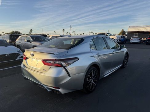 Used 2021 Toyota Camry SE image 12