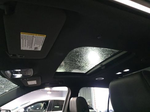 Used 2023 Chevrolet Traverse RS image 22